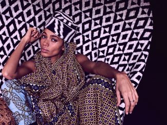Kraftvolle Musik voll positiver Energie von Nneka: „Wenn du dich mir mit Hass näherst, werde ich mich dir mit Liebe nähern. Ich muss stark genug sein, den Hass in Liebe zu verwandeln. Und je mehr du mich hasst, umso mehr werde ich dich lieben, und umso mehr werde ich machen, dass du mich liebst.“ (Foto: Patrice Bart-Williams)